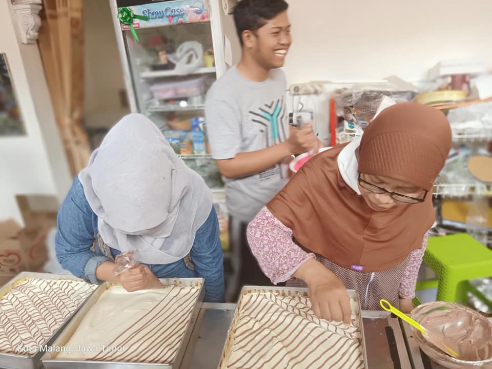 Interior Toko Kue Bahagia